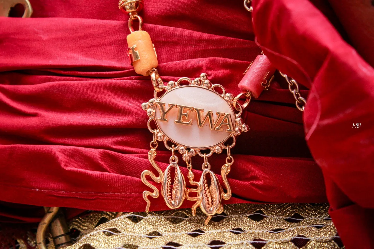 Detalhe de joia Yewa
